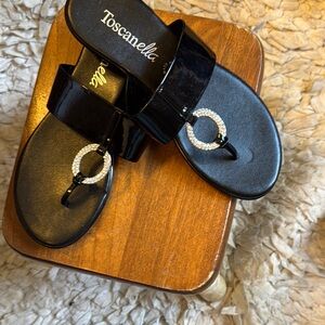 Toscan Black Sandals Sleek Minimalist Design